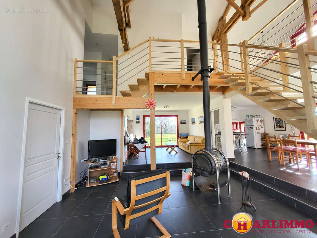 Maison à CHAILLAC-SUR-VIENNE