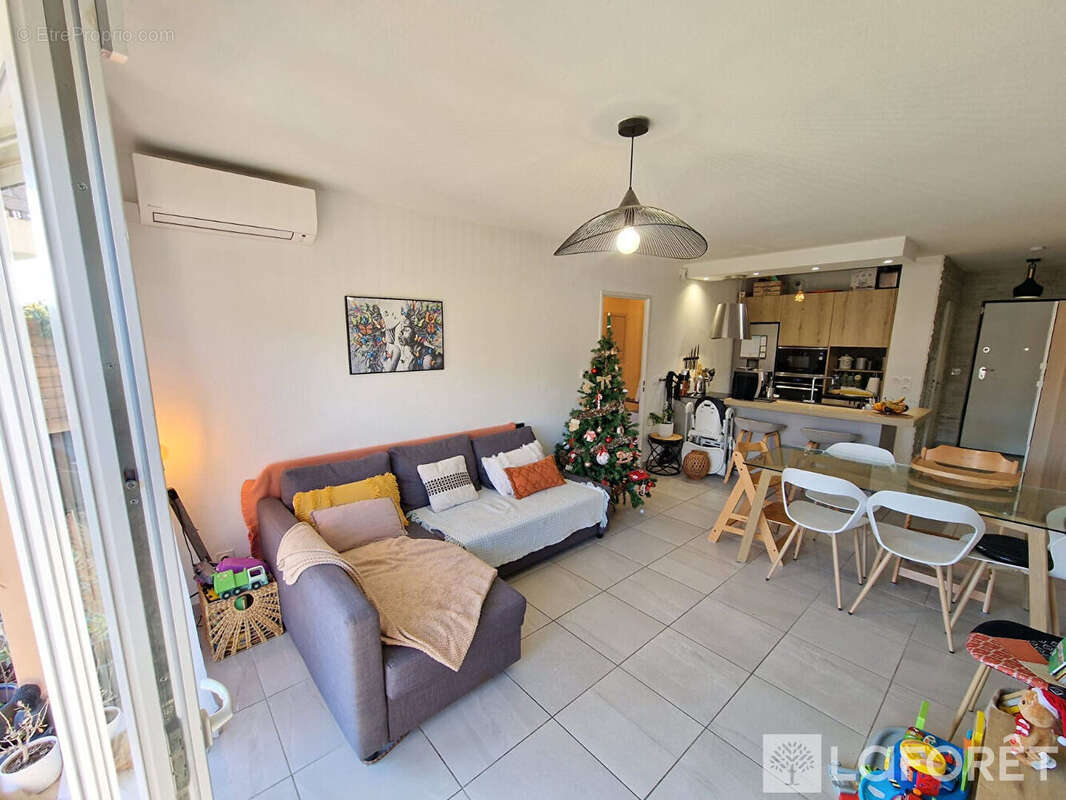 Appartement à CARROS