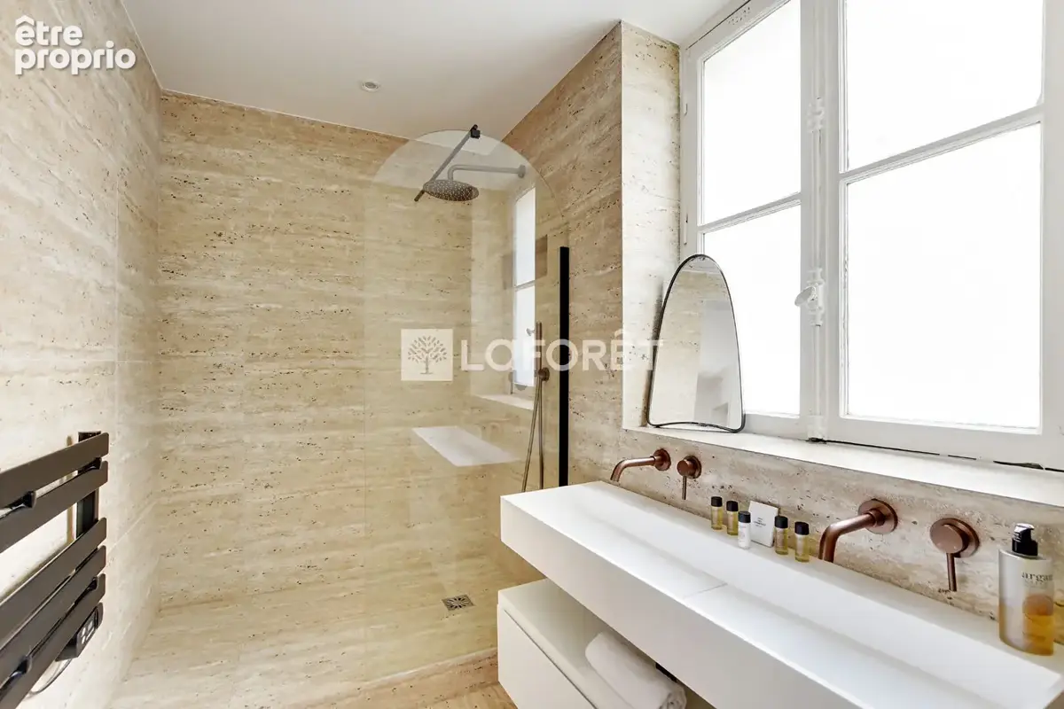 Superbe 2 pièces de 42 m² entièrement rénové, au pied du métro Vaugirard, immeuble ancien ! - photo 7