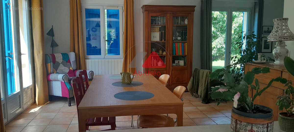 Maison à LARAGNE-MONTEGLIN