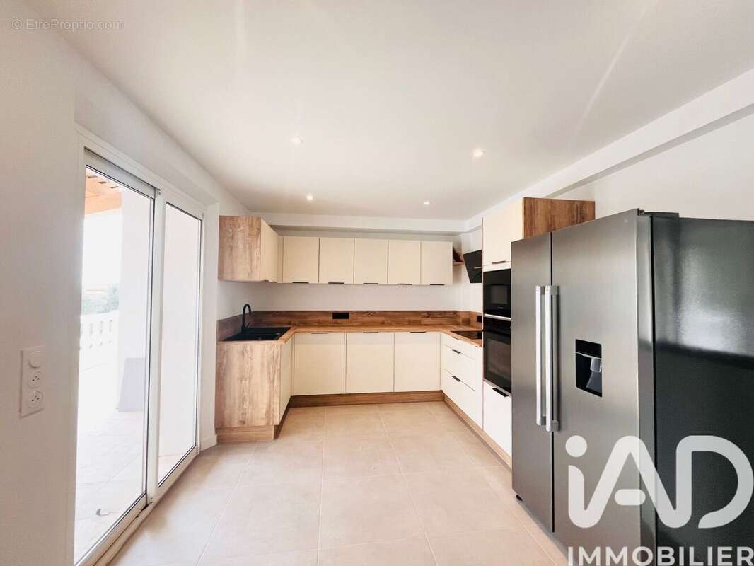 Photo 2 - Appartement à LA ROQUETTE-SUR-SIAGNE