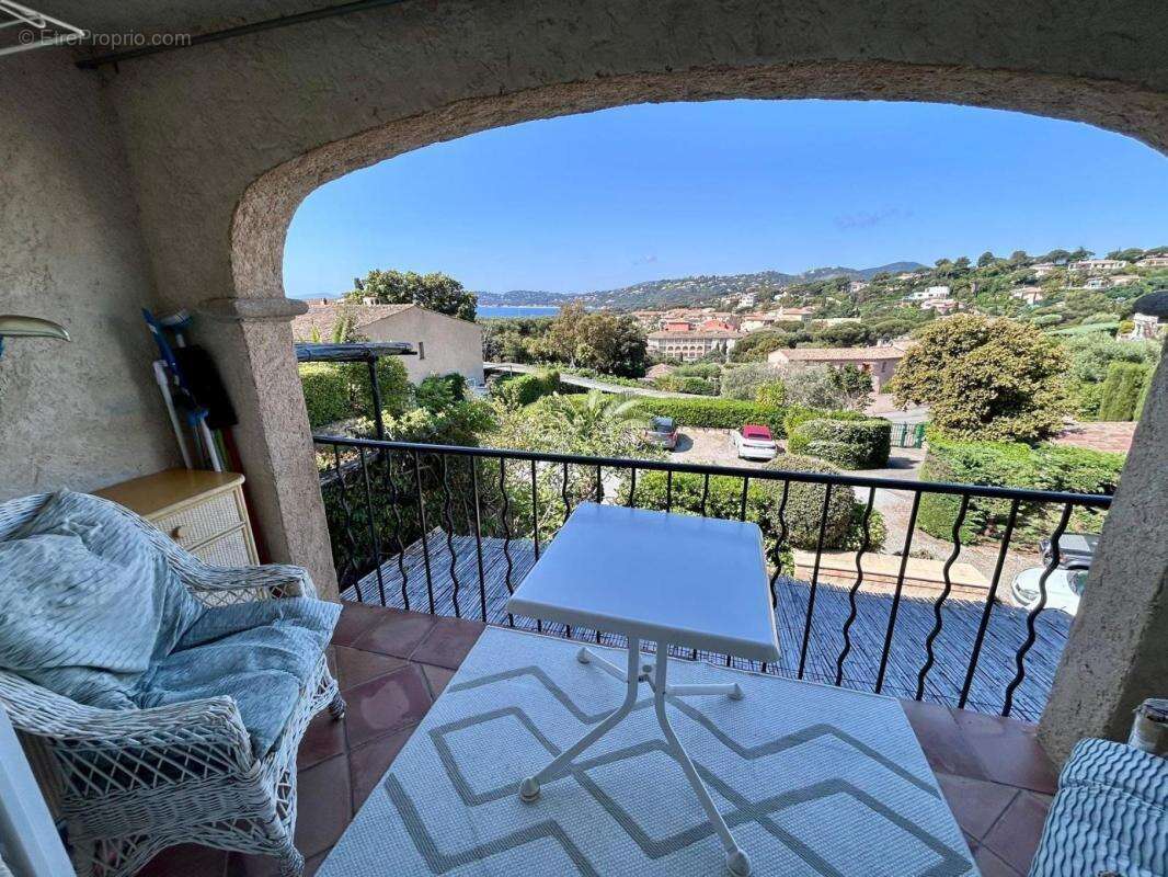 Appartement à ROQUEBRUNE-SUR-ARGENS
