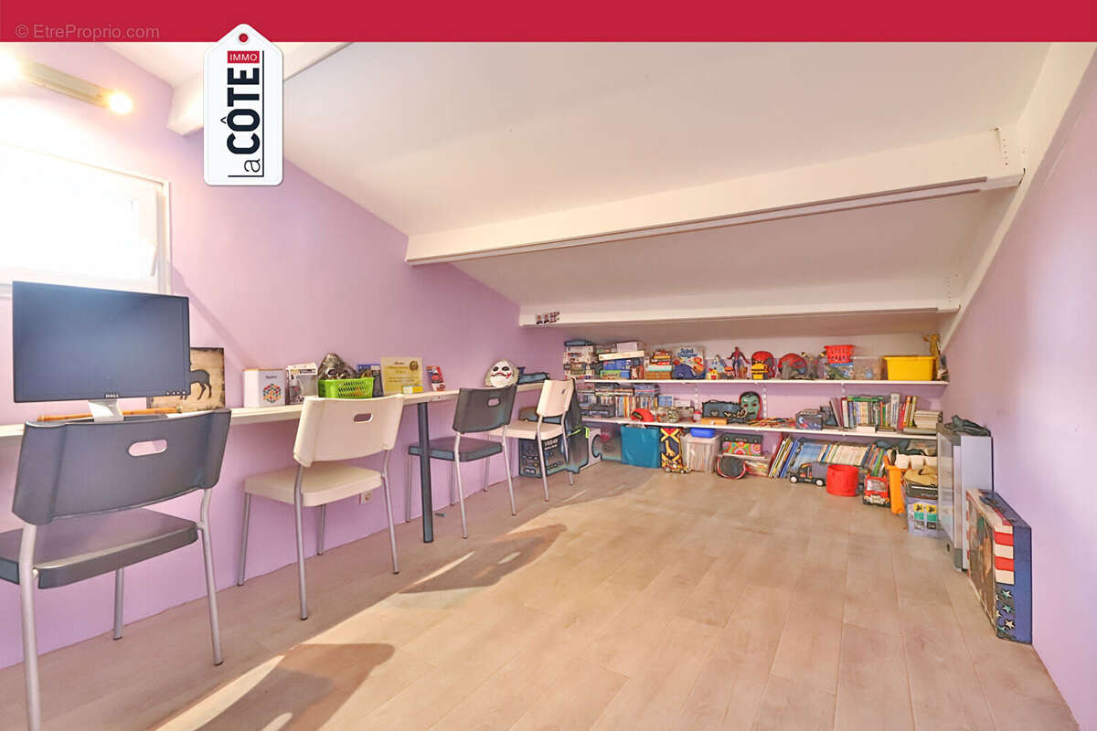 Maison à SAINT-MITRE-LES-REMPARTS