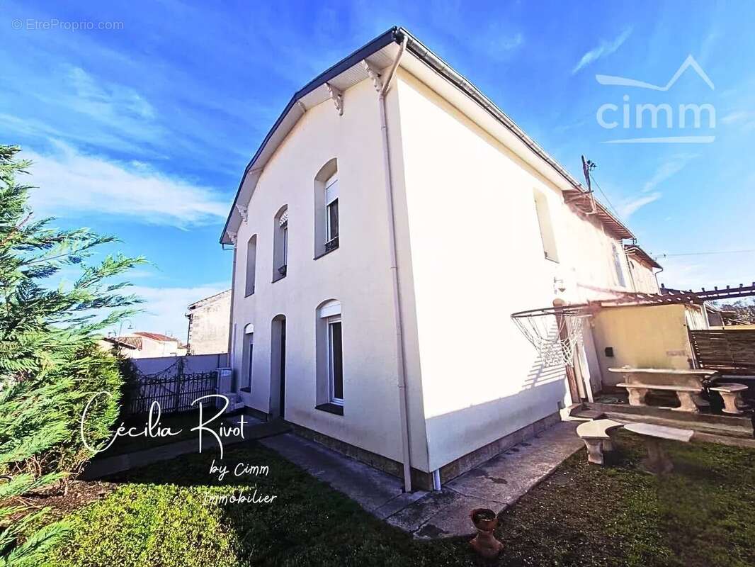 Appartement à SAINT-YZAN-DE-SOUDIAC