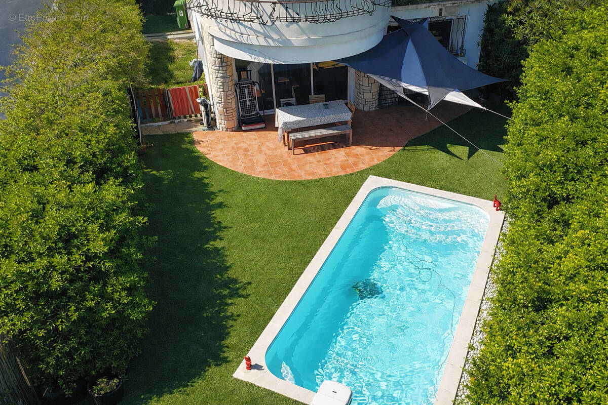 Maison à CHATEAUNEUF-LES-MARTIGUES