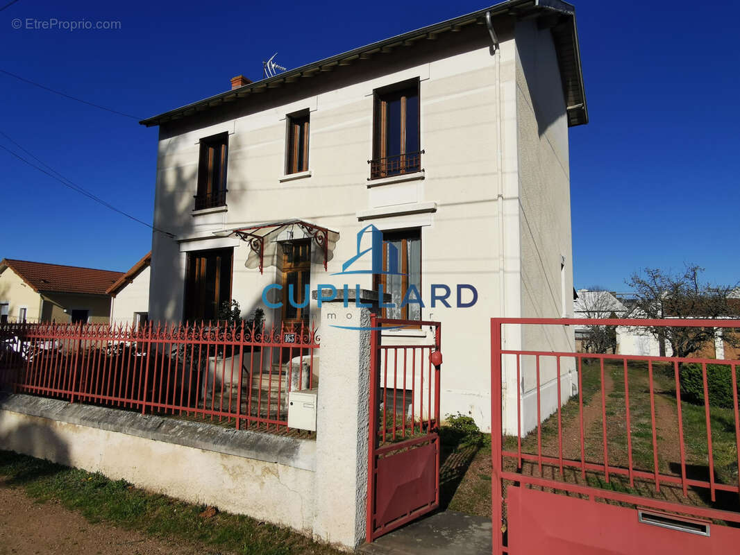 Maison à LE COTEAU