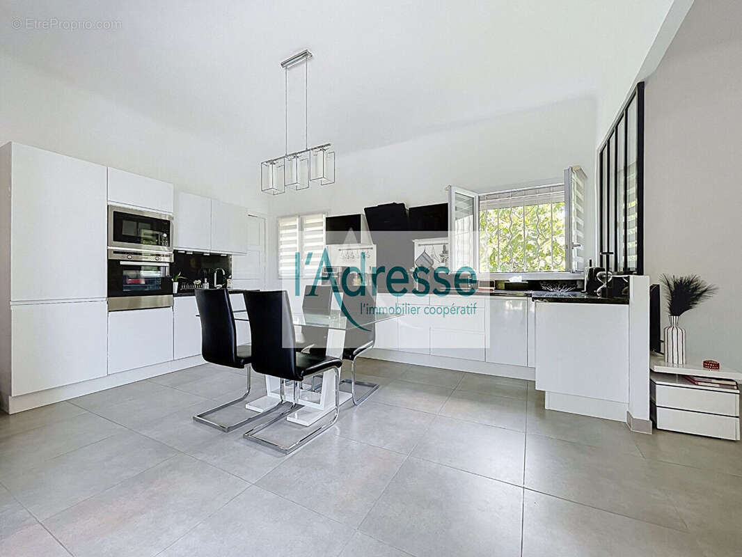Maison Antibes 137 m2 - photo 6
