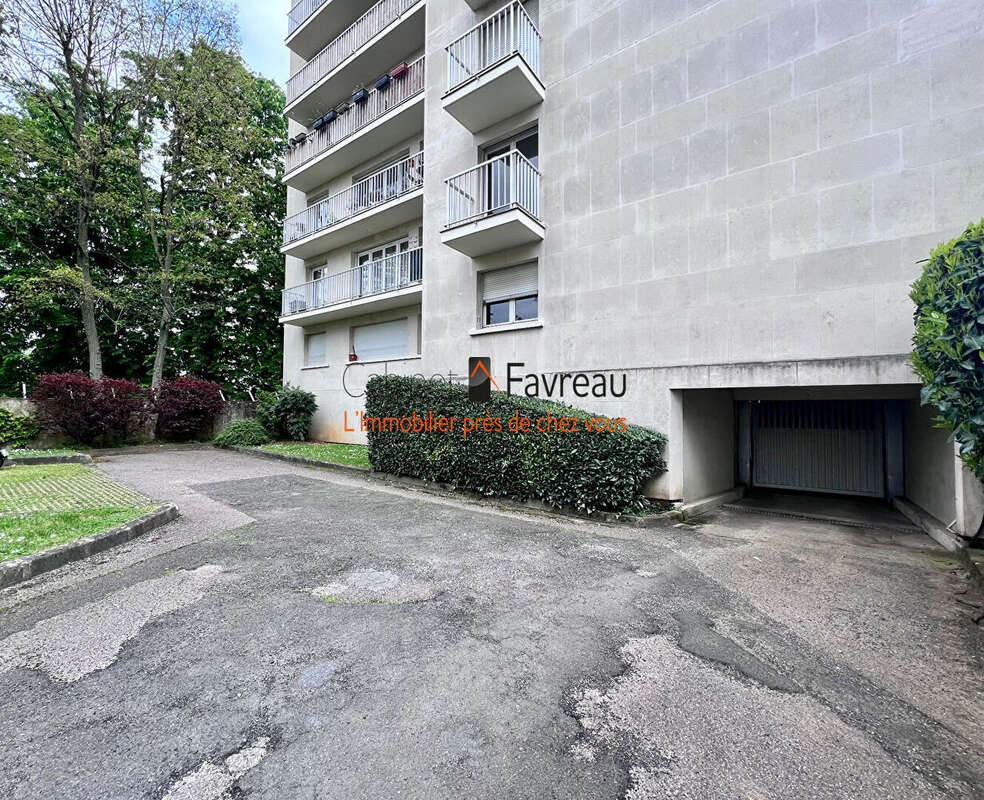 Parking à IVRY-SUR-SEINE