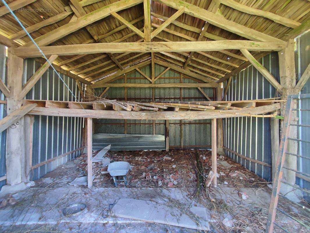 Maison à MEZIERES-SUR-ISSOIRE