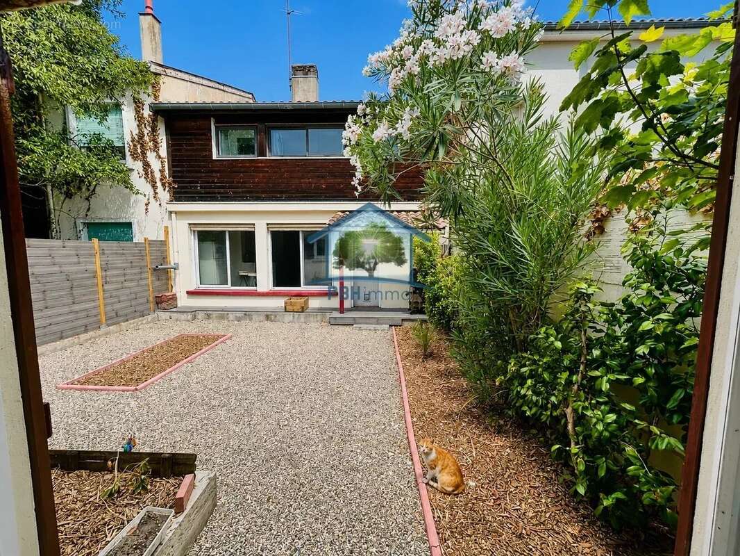 Talence – Maison familiale avec jardin, garage et dépendance aménageable - photo 4