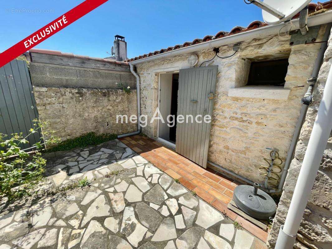 Studio / Coin Terrasse construit en pierre - RARE - photo 10