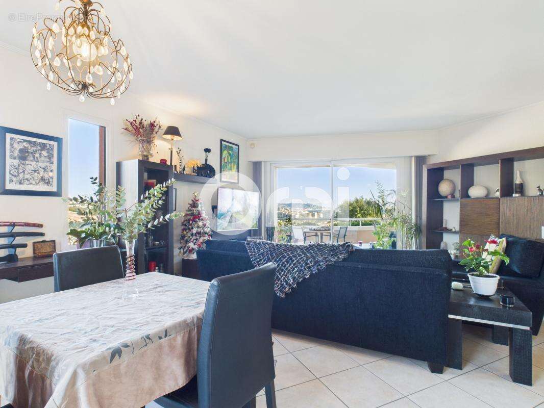 Appartement à MANDELIEU-LA-NAPOULE