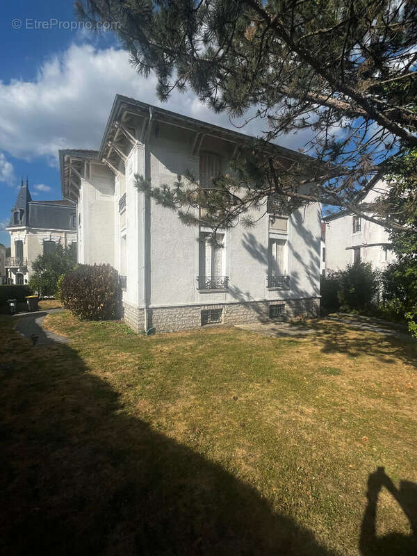 Maison de Maitre à Vittel 8 pièce(s) 155 m2 - photo 2