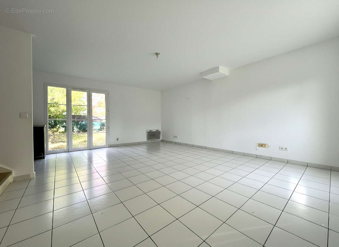 Maison à MAGNY-LE-HONGRE