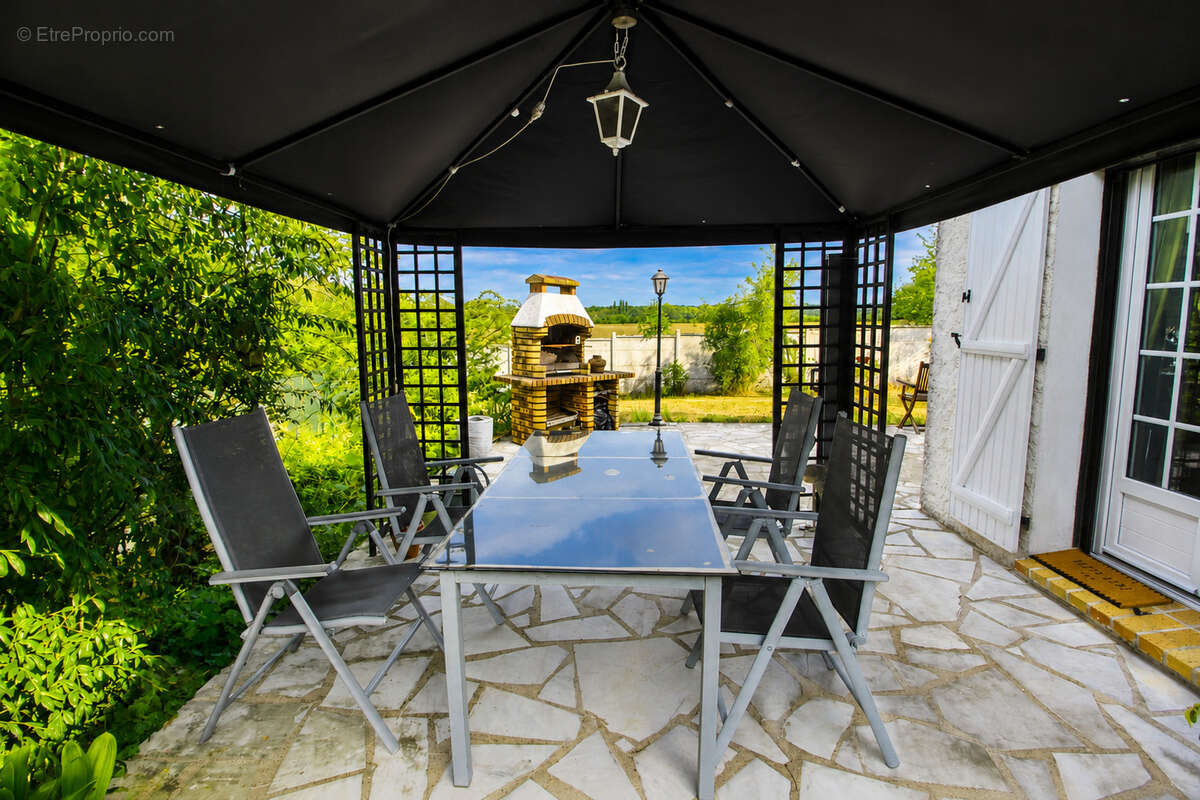 Maison familiale aux beaux volumes   Sous-sol total   Jardin sans vis-à-vis   Espace jacuzzi - photo 3