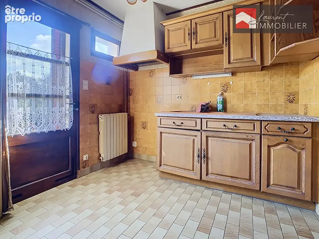 FRONTENARD à Vendre - ensemble immobilier avec 3 Hectares de terres agricoles, bâtiment d'exploitation et deux habitations. - photo 5