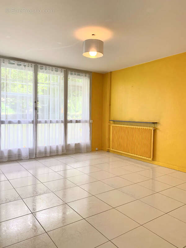 Appartement à FONTENAY-LE-FLEURY