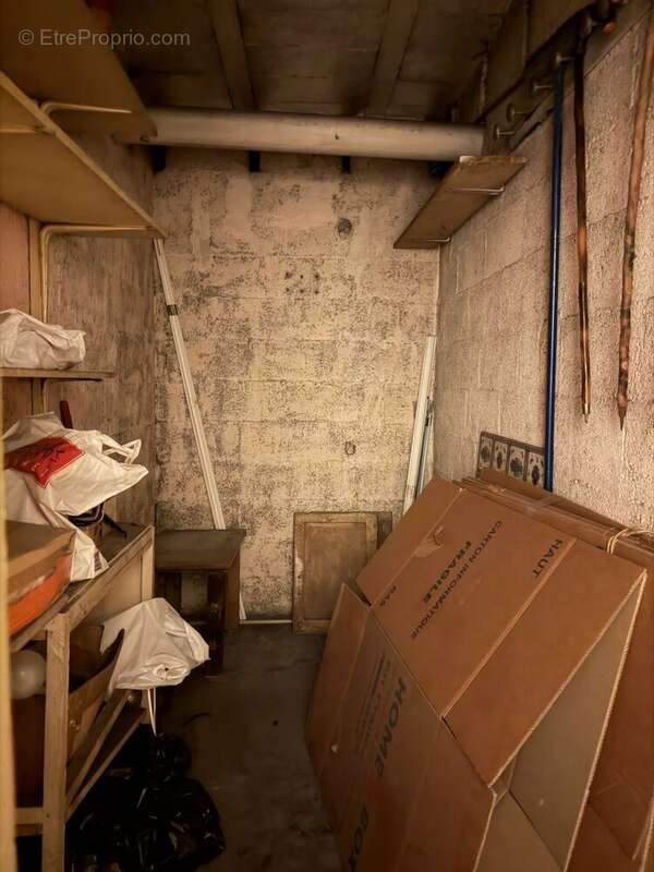 NICE-RIQUIER: Garage fermé avec cave- résidence sécurisée - photo 4