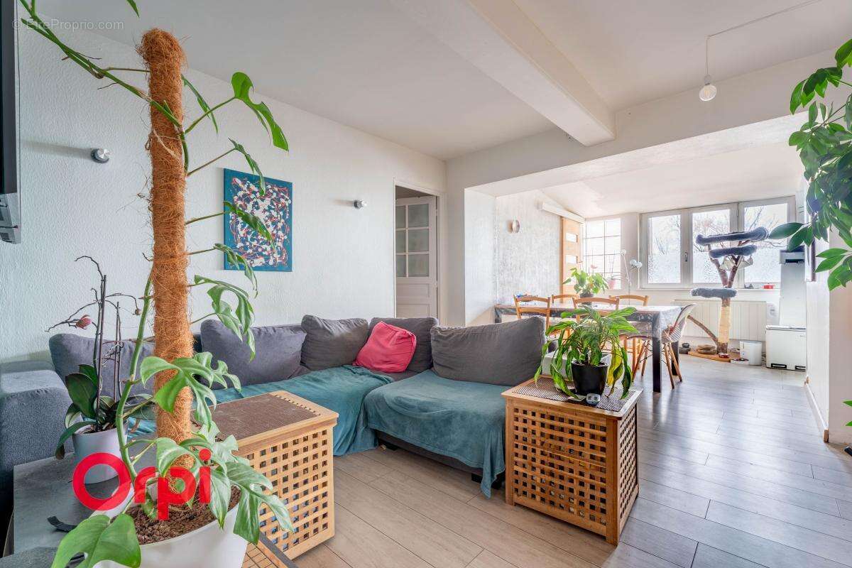 Appartement à LENTILLY