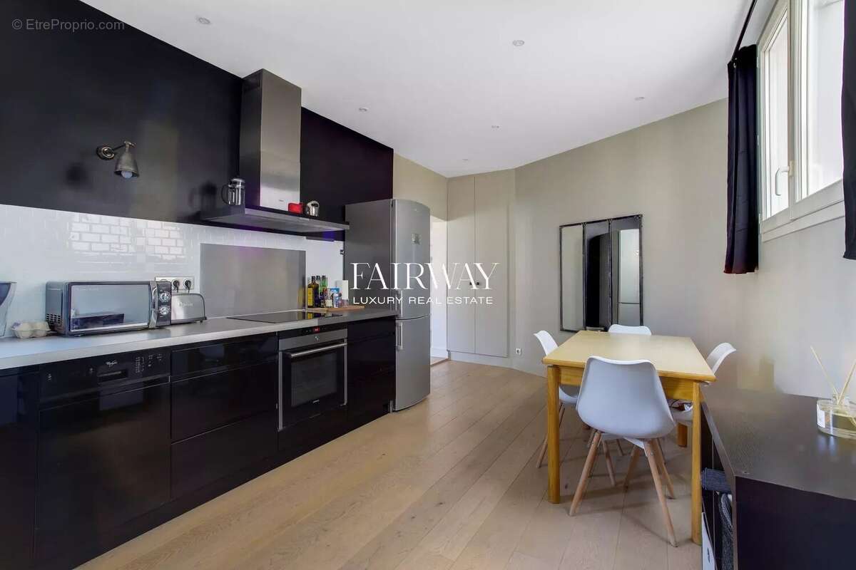 Appartement à PARIS-16E