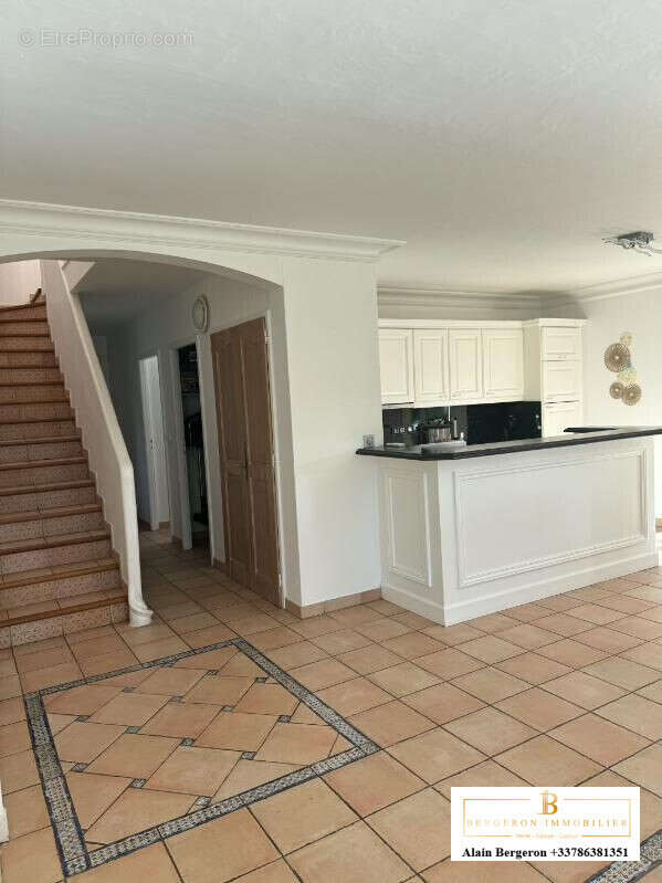 Maison à SAINT-CEZAIRE-SUR-SIAGNE