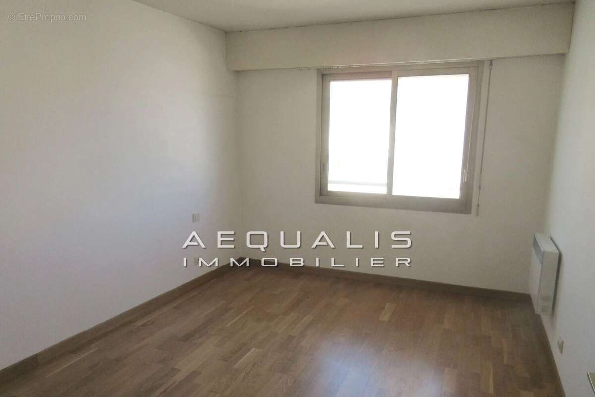 Appartement à SAINT-LAURENT-DU-VAR