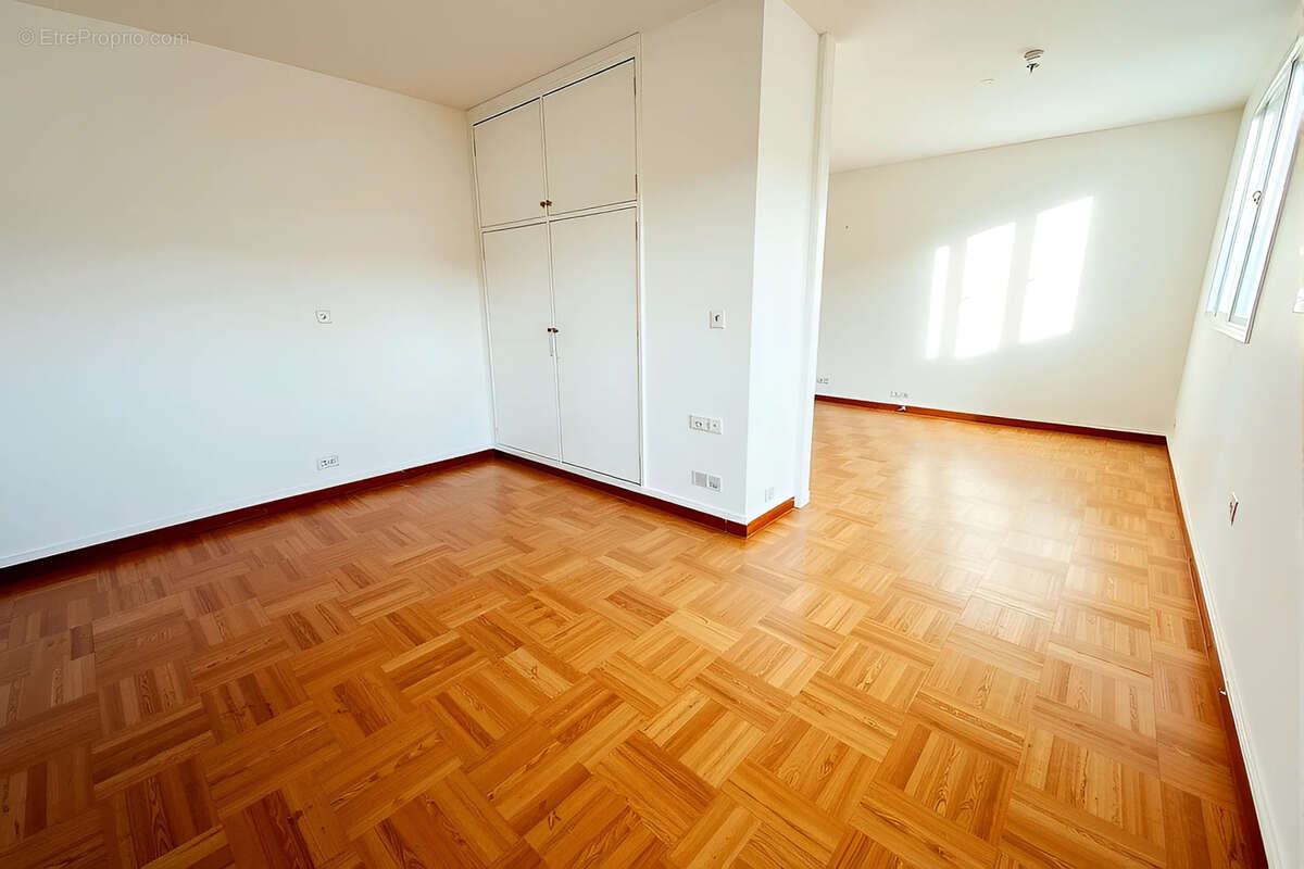 Appartement à LE PLESSIS-ROBINSON