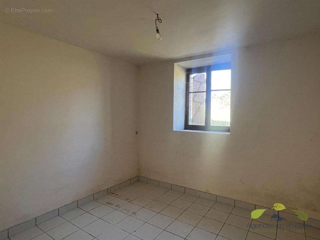 Maison à SAINT-HILAIRE-LES-COURBES