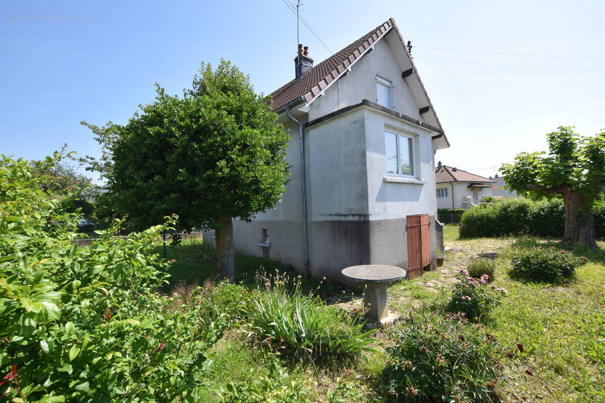 Maison à VIEUX-CHARMONT