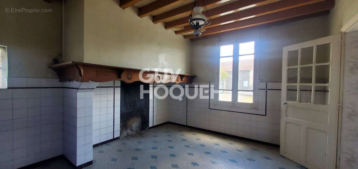 Maison à SERRES-SAINTE-MARIE