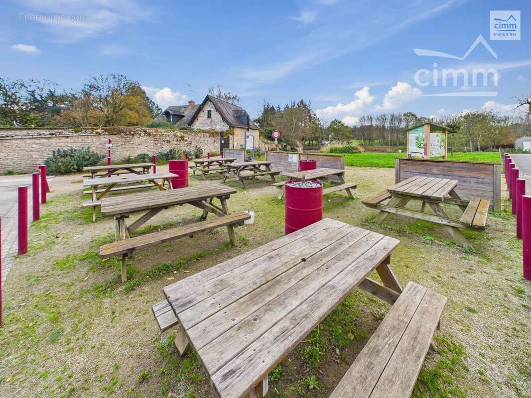 Commerce à BOURG-DES-COMPTES