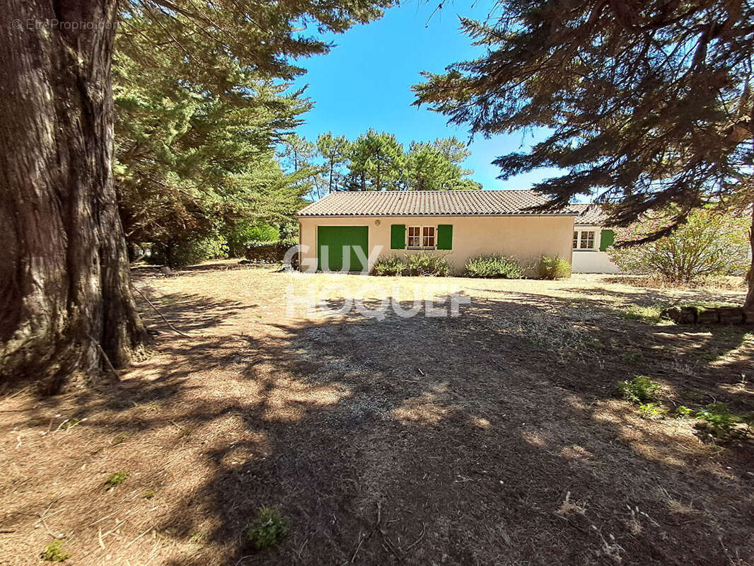 Maison à vendre à La Flotte - 5 pièces, piscine, grand terrain - photo 15