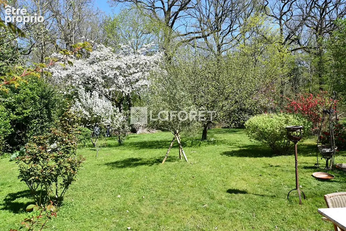 Maison familiale de 220 m² sur terrain de 969 m² - La Celle-Saint-Cloud - photo 2