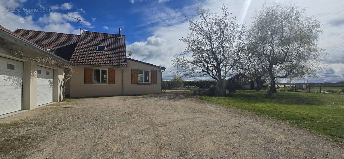 Maison à L'ABERGEMENT-SAINTE-COLOMBE