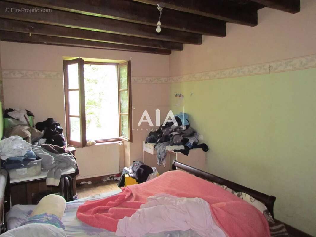 Maison à LES ADJOTS