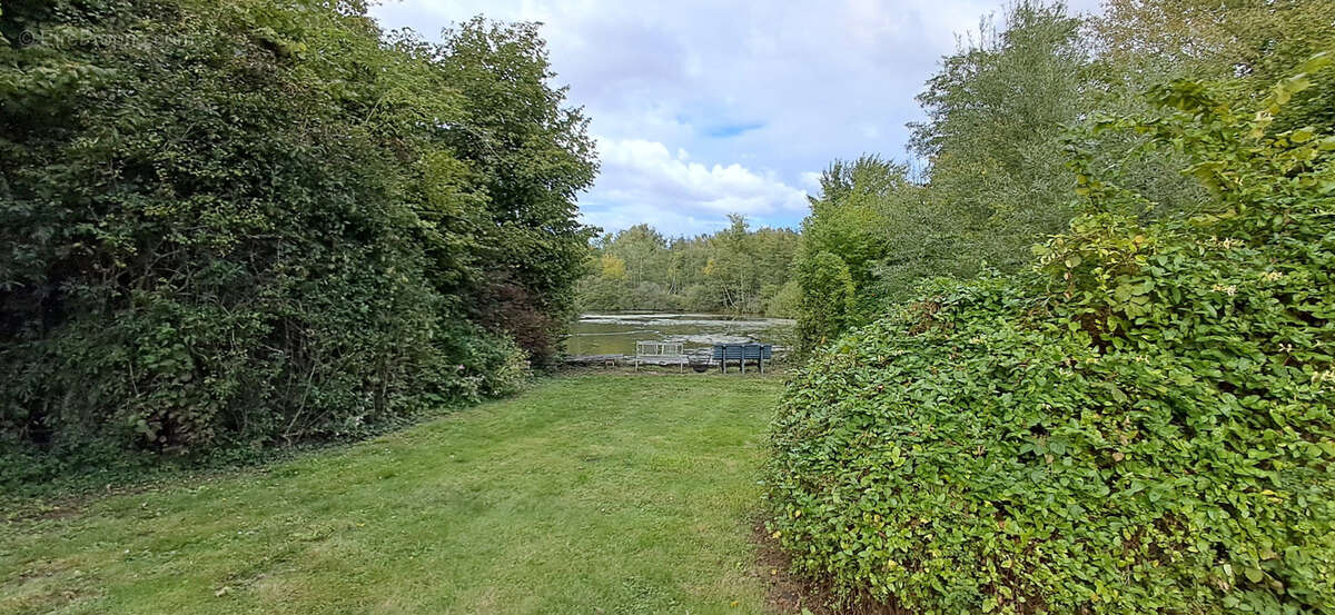 Maison à BRAY-LES-MAREUIL