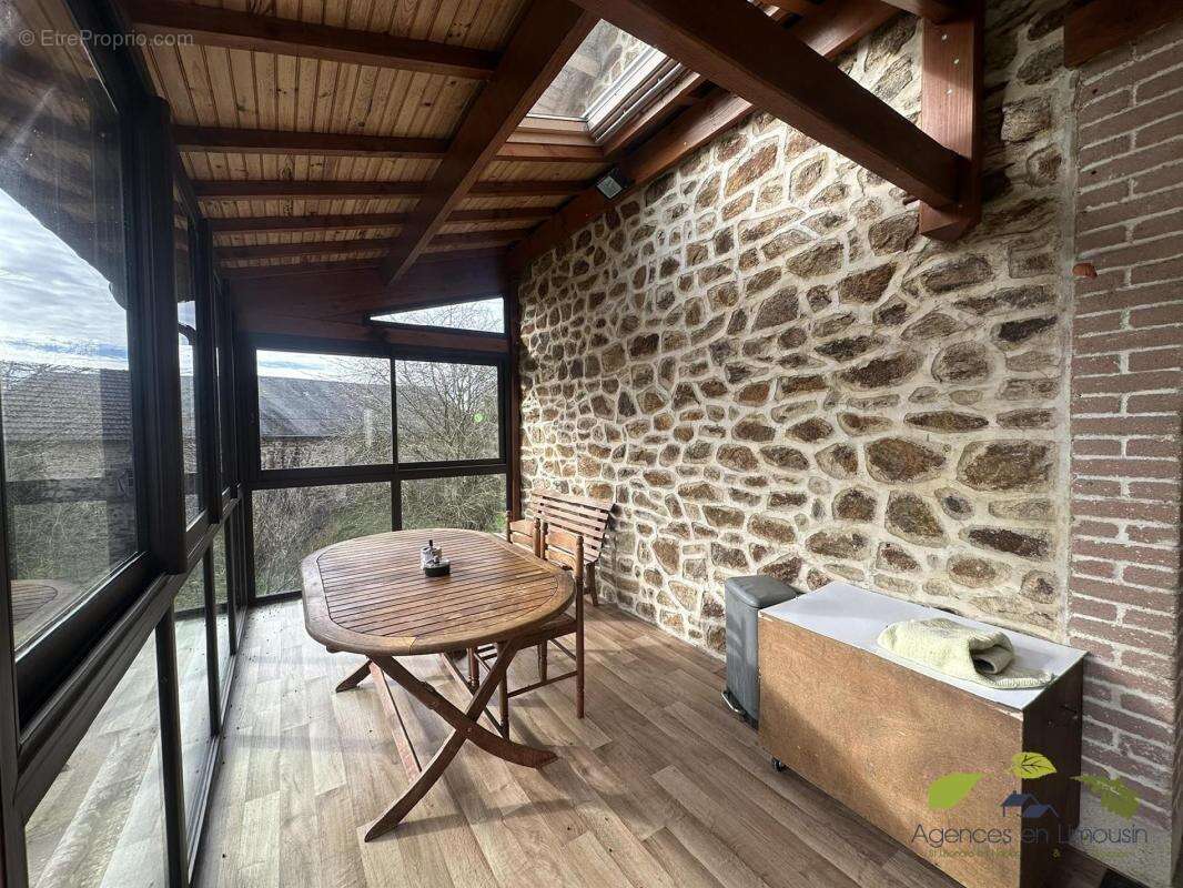 Maison à BUJALEUF