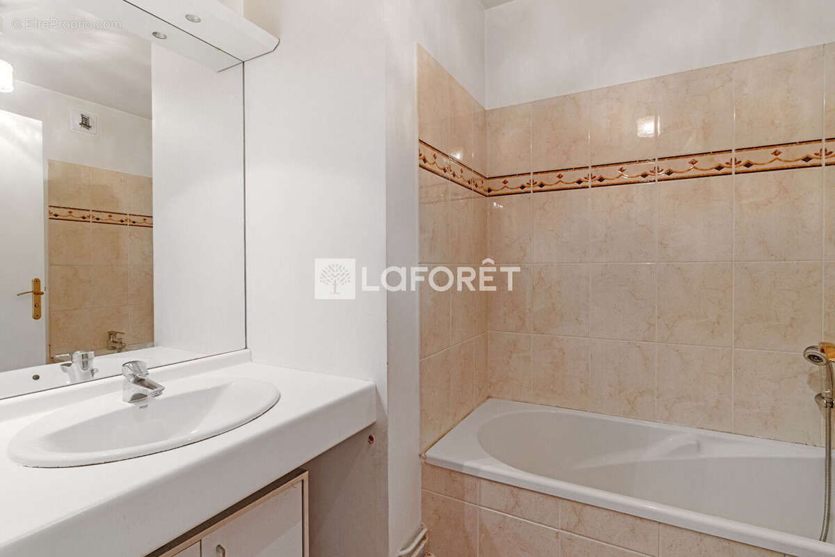 Appartement à PARIS-17E