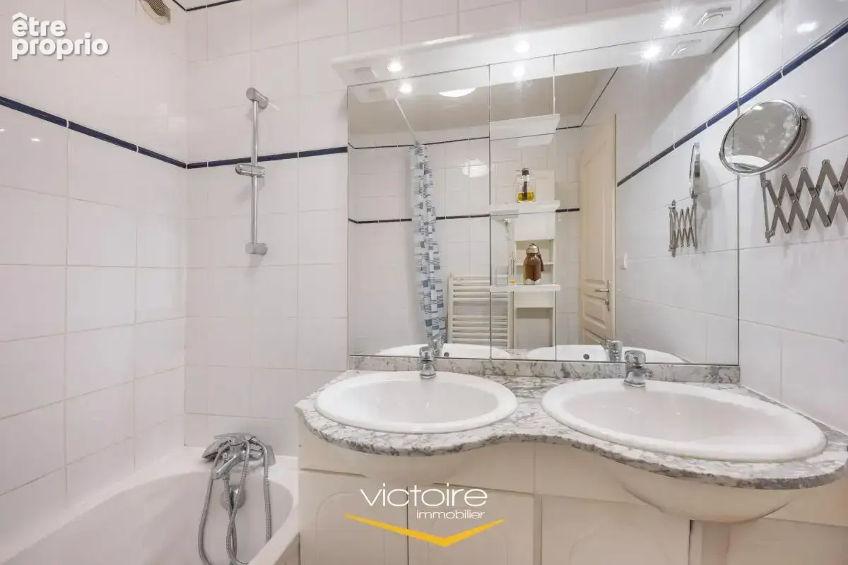 Lyon 3 Coeur de Montchat, proximité Place du Château. Lumineux T4 en Duplex avec extérieur - photo 10