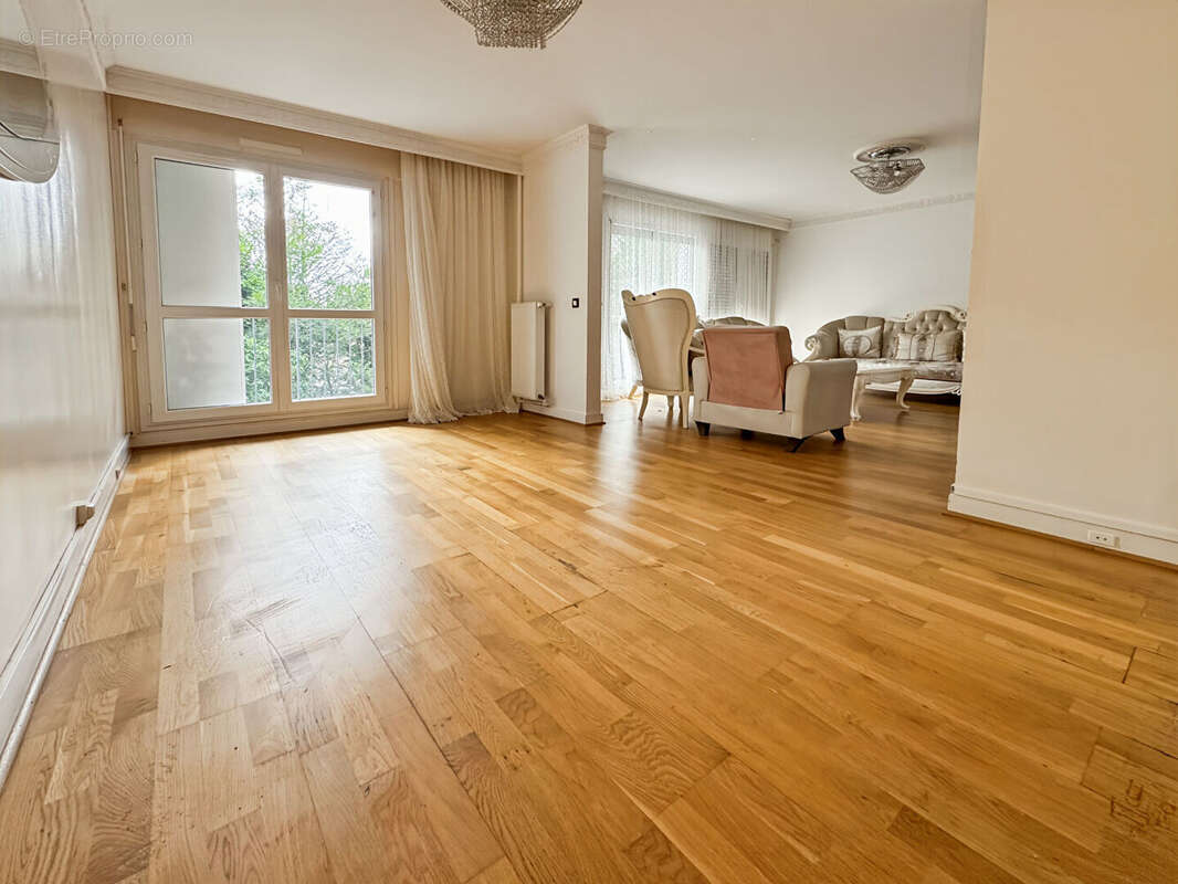 Appartement  6 pièces 111m² proche métro - photo 2