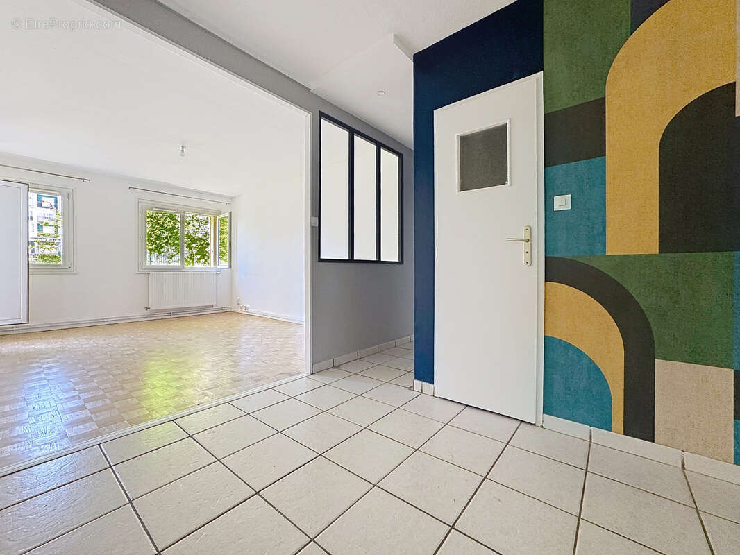 Appartement à SAINT-GENIS-LAVAL