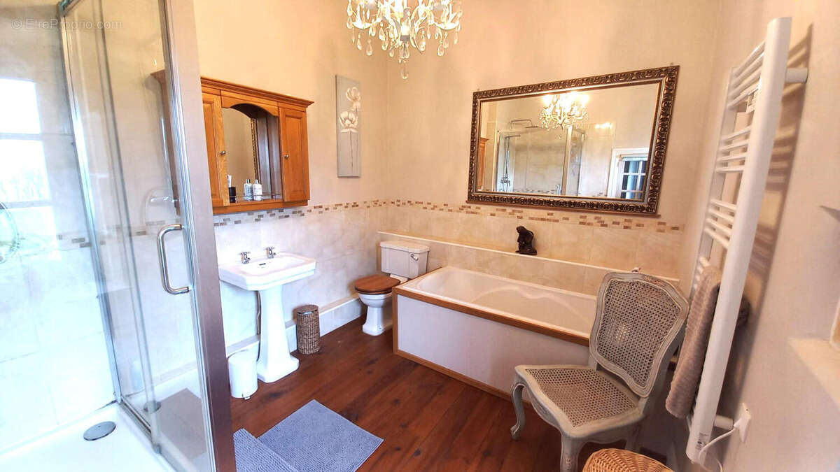 SDB - Maison à PRESSAC