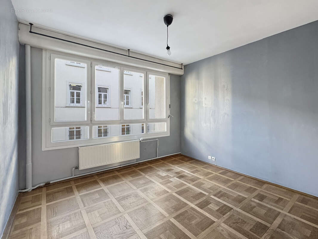 Chambre 1 - Appartement à LYON-9E