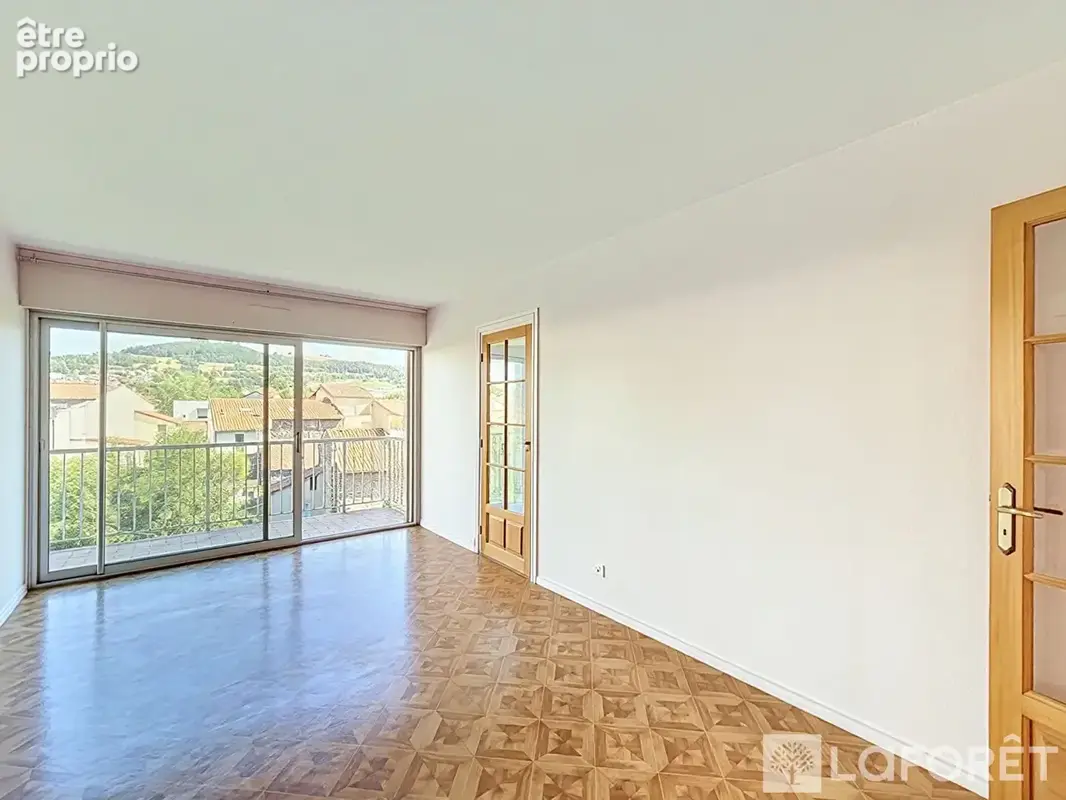 Grand T4 de 101 m² avec garage, balcon et vue dégagée - photo 3