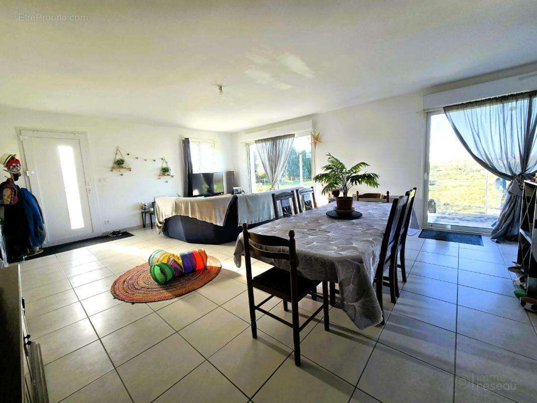 Maison à SAINT-BONNET-SUR-GIRONDE