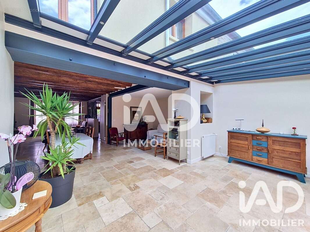 Maison 182 m² à La Chapelle-Gauthier  - photo 3