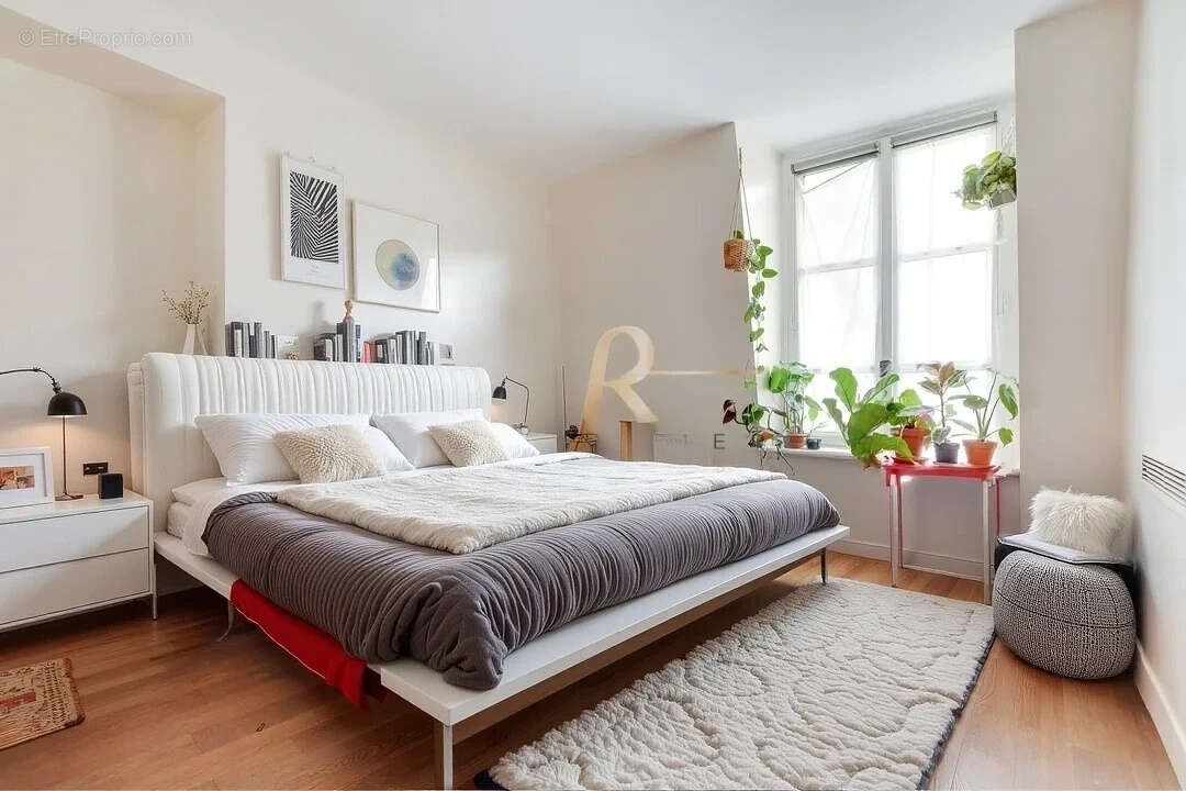 Appartement à PARIS-1E