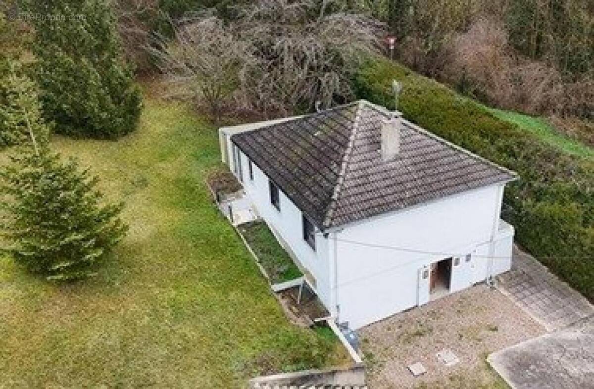 Photo 1 - Maison à AUFFREVILLE-BRASSEUIL
