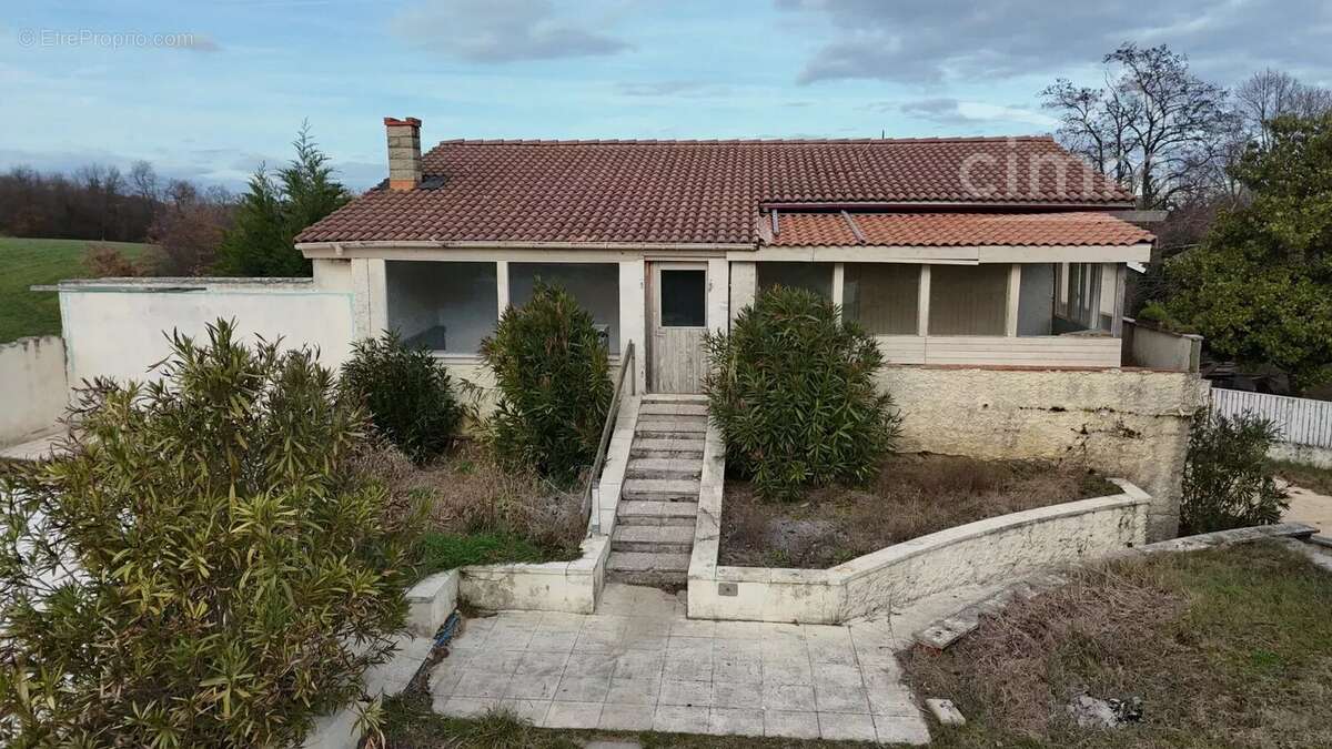 Maison à SAINT-BARTHELEMY-DE-VALS