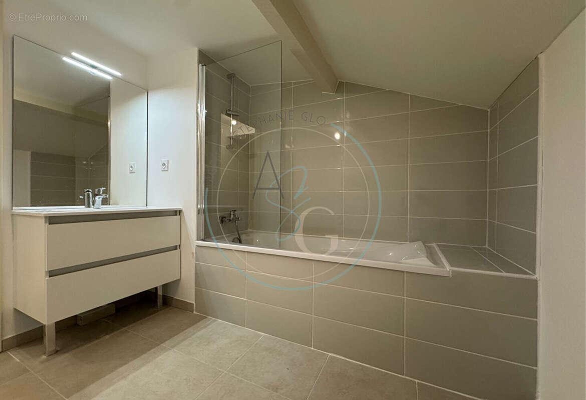 Appartement à COGOLIN